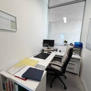 Moderan poslovni ulični prostor 131 m2, + 2 garaže, top lokacija,Špansko