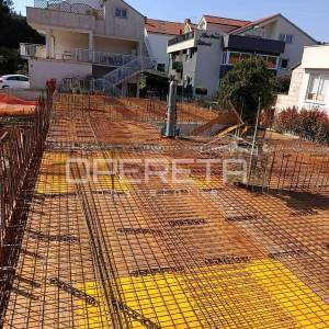 Moderan stan s terasom, vrtom i parkingom u Korčuli