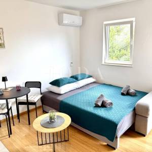 Moderan studio apartman svega 250 m od mora, Njivice