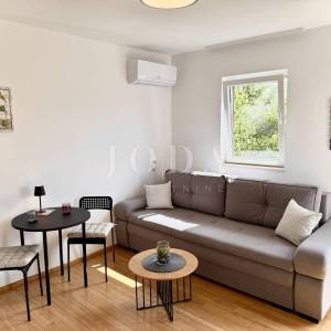 Moderan studio apartman svega 250 m od mora, Njivice