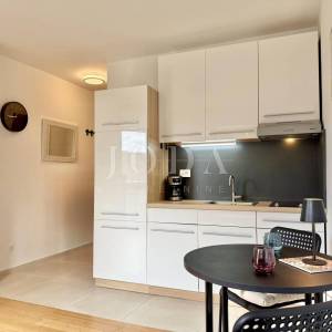 Moderan studio apartman svega 250 m od mora, Njivice