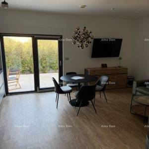 Moderano opremljen stan s vlastitim bazenom, vrtom i parkirnim mjestom, Pula!