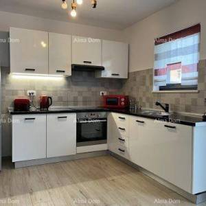 Moderna kuća s bazenom u Puli, samo 1500 m od mora