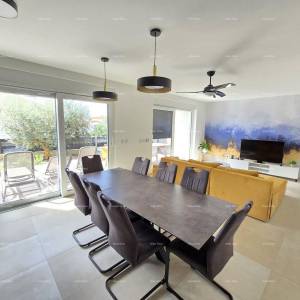 Moderna kuća u Medulinu, 800 m od centra i 150 m od mora – idealna za obitelj ili investiciju!