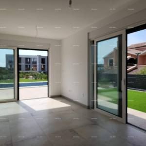 Moderna oaza s bazenom i vlastitim vrtom u Banjolama. Zgrada ima uporabnu dozvolu.