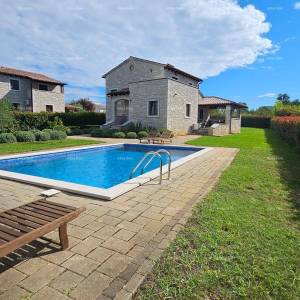 Moderna obiteljska kuća sa bazenom u Svetom Lovreču