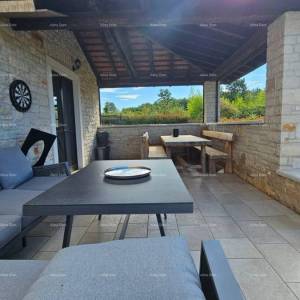 Moderna obiteljska kuća sa bazenom u Svetom Lovreču