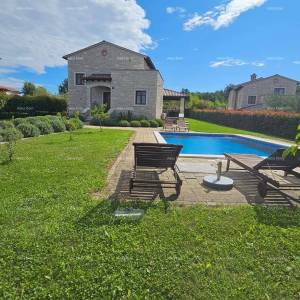 Moderna obiteljska kuća sa bazenom u Svetom Lovreču