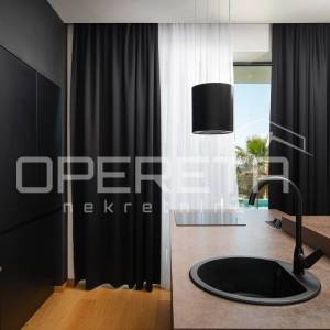 Moderna rezidencija 300 m2 s pogledom na more, ljetnom kuhinjom i vrhunskom opre