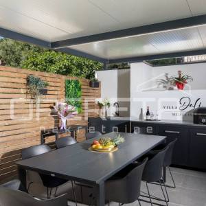 Moderna rezidencija 300 m2 s pogledom na more, ljetnom kuhinjom i vrhunskom opre