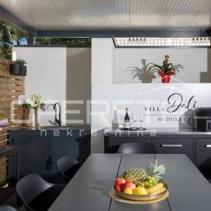 Moderna rezidencija 300 m2 s pogledom na more, ljetnom kuhinjom i vrhunskom opre