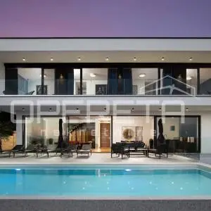 Moderna rezidencija 300 m2 s pogledom na more, ljetnom kuhinjom i vrhunskom opre