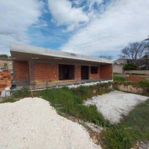 Na prodaju kuća u izgradnji – Muntić.