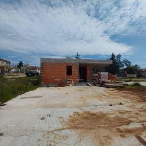 Na prodaju kuća u izgradnji – Muntić.