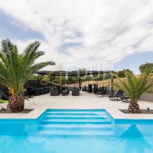 Najam, Marčelji, 84.13m2, 2s+db, balkon i terasa, zajednički bazen