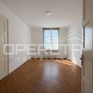 NAJAM, STAN, STROGI CENTAR, MAŽURANIĆEV TRG, 90M2