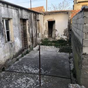 NINSKI STANOVI - KAMENA KUĆA