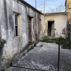 NINSKI STANOVI - KAMENA KUĆA