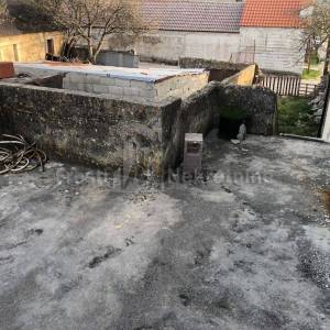 NINSKI STANOVI - KAMENA KUĆA