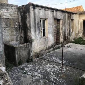 NINSKI STANOVI - KAMENA KUĆA