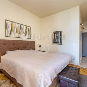 Njivice, prodaja namještene kuće s pogledom na more!