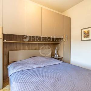 Njivice, prodaja namještene kuće s pogledom na more!