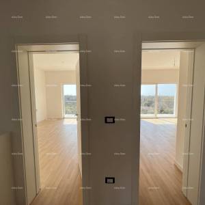 Nova  kuća sa bazenom, moderno uređena. 7 km do centra grada Poreča.