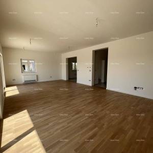 Nova  kuća sa bazenom, moderno uređena. 7 km do centra grada Poreča.