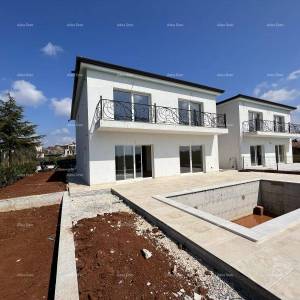 Nova  kuća sa bazenom, moderno uređena. 7 km do centra grada Poreča.