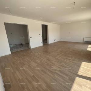 Nova  kuća sa bazenom, moderno uređena. 7 km do centra grada Poreča.