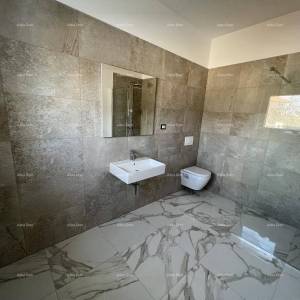 Nova  kuća sa bazenom, moderno uređena. 7 km do centra grada Poreča.