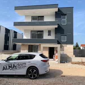 Nova zgrada od 2 stana sa bazenom i pogledom na more. Medulin!