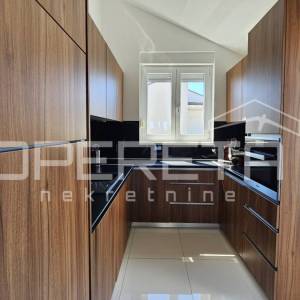 Novalja – 92 m², pogled na more, 3 terase, 2 parkinga