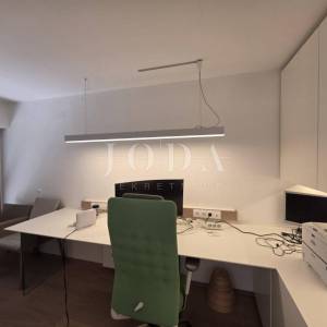 NOVI VINODOLSKI, kuća na izvrsnoj lokaciji 80m od mora