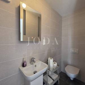 NOVI VINODOLSKI, kuća na izvrsnoj lokaciji 80m od mora