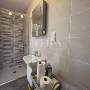 NOVI VINODOLSKI, kuća na izvrsnoj lokaciji 80m od mora