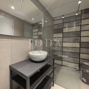 NOVI VINODOLSKI, kuća na izvrsnoj lokaciji 80m od mora