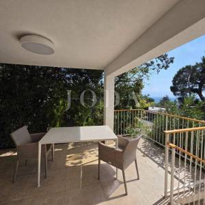 NOVI VINODOLSKI, kuća na izvrsnoj lokaciji 80m od mora