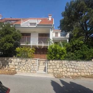 NOVI VINODOLSKI, kuća na izvrsnoj lokaciji 80m od mora