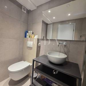 NOVI VINODOLSKI, kuća na izvrsnoj lokaciji 80m od mora