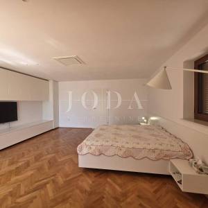 NOVI VINODOLSKI, kuća na izvrsnoj lokaciji 80m od mora