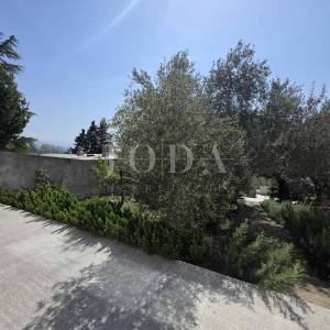 NOVI VINODOLSKI, kuća na izvrsnoj lokaciji 80m od mora