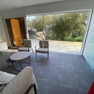 NOVI VINODOLSKI, kuća na izvrsnoj lokaciji 80m od mora