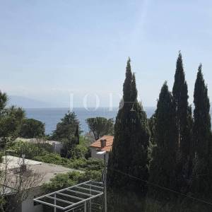 NOVI VINODOLSKI, kuća na izvrsnoj lokaciji 80m od mora