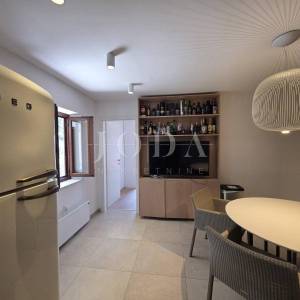 NOVI VINODOLSKI, kuća na izvrsnoj lokaciji 80m od mora