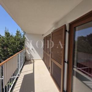 NOVI VINODOLSKI, kuća na izvrsnoj lokaciji 80m od mora