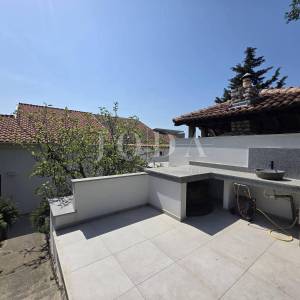 NOVI VINODOLSKI, kuća na izvrsnoj lokaciji 80m od mora