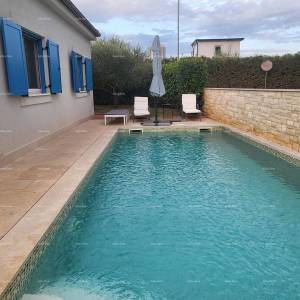 Novigrad, prizemnica s bazenom