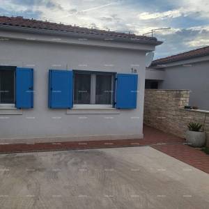 Novigrad, prizemnica s bazenom