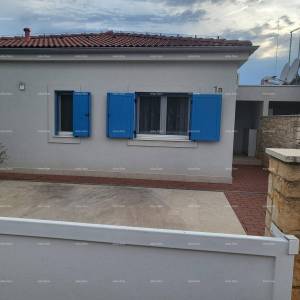 Novigrad, prizemnica s bazenom